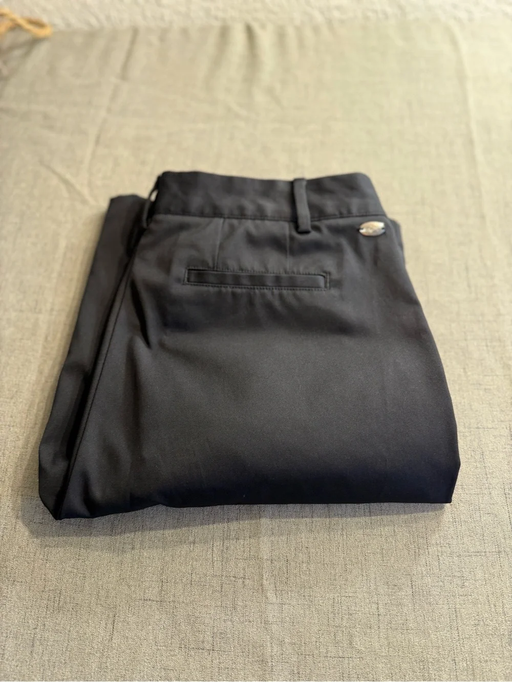 Women’s Greg Norman Size 6 Black Tailored Dress Golf Shorts
